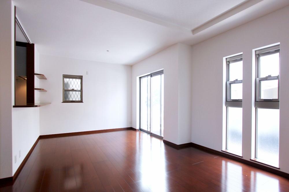 Living. ■ Living-dining 17.7 tatami spacious living. The lighting from the large opening, To realize a bright life