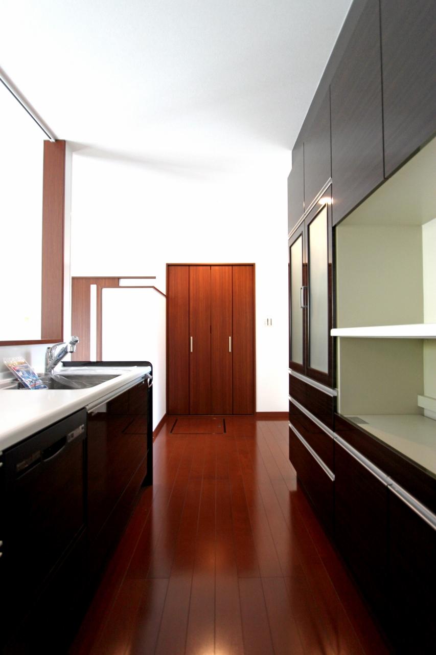 Kitchen. ■ Kitchen Pantry
