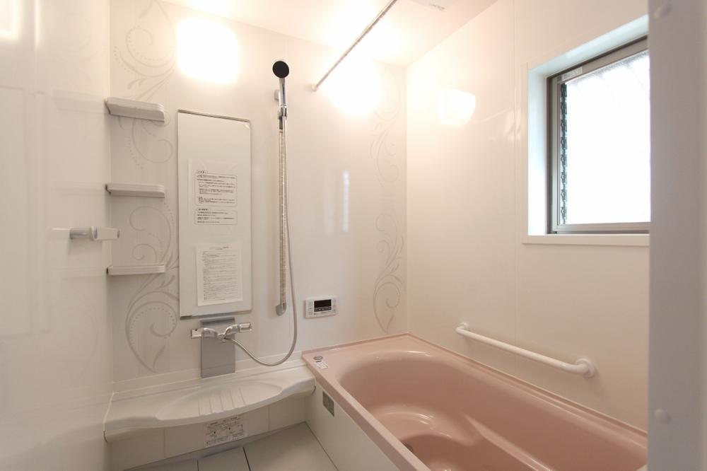 Bathroom. ■ Bathroom space