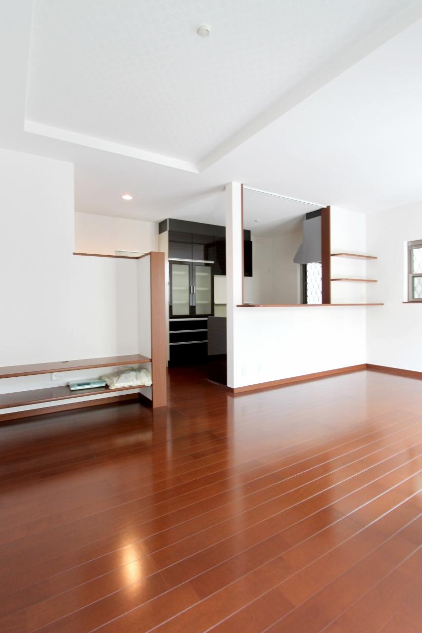 Living. ■ Living space