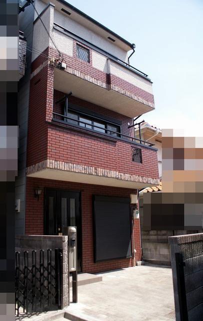 Local appearance photo. Convenience in a 4-minute walk to the station! 