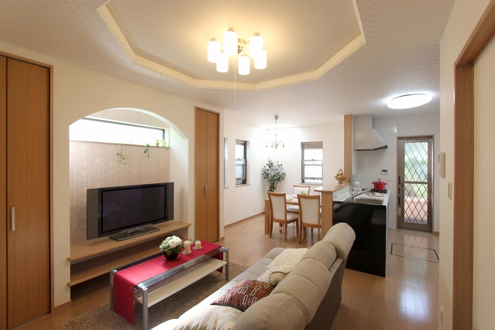 Model house photo. ◆ The interior image carefully selected material, You can achieve a gentle taste some living-dining space. The light is soft impression from the opening.