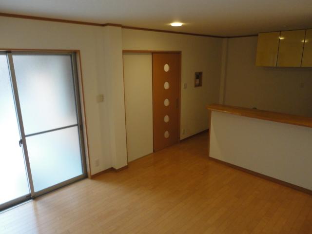 Living. Indoor (12 May 2013) Shooting. With under-floor heating in the living room. It will also be many families smiling conversation in a warm floor of the living room. 