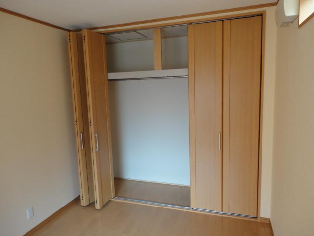 Receipt. Second floor of the Western-style of 6 quires storage space. Open since the joinery also an increase. Receipt, Convenient because hanger pipe also lucky. 