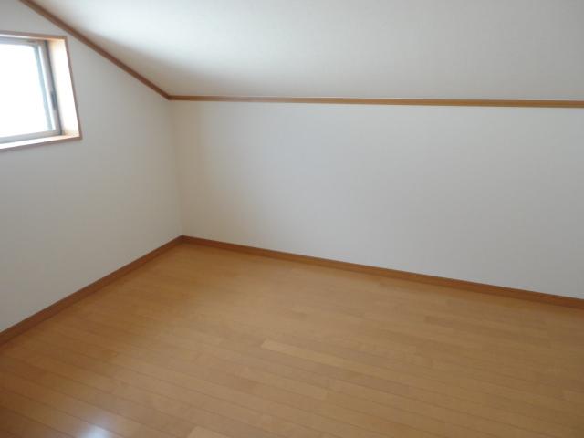 Other. Second floor of the loft around. It is bright because there is also a window. Space of about can also be used in the room. 