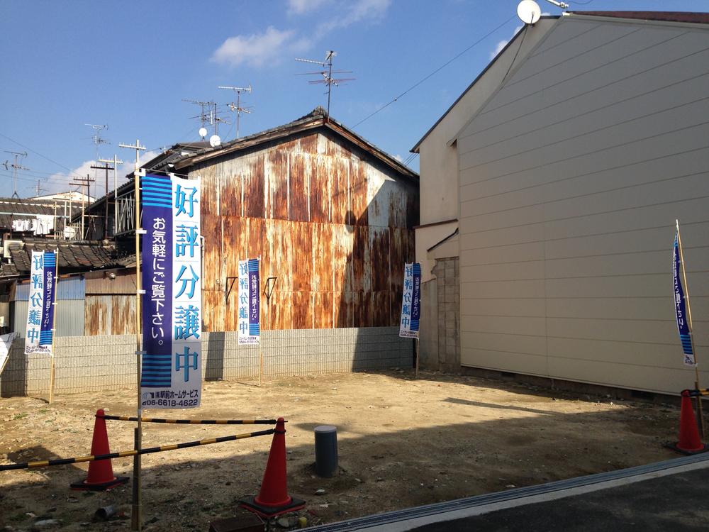 Local photos, including front road. Local (11 May 2013) Shooting