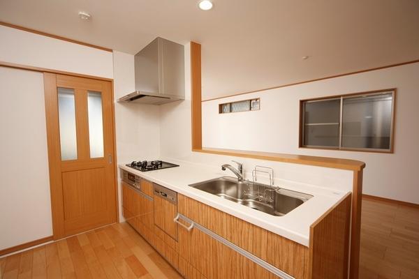 Kitchen. Counter Kitchen. Glad wife because there is a floor heating under