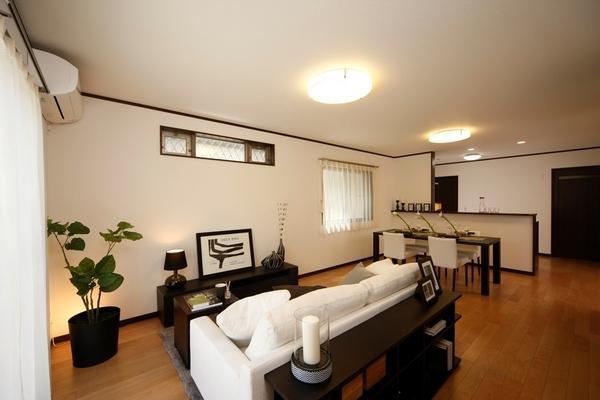 Living. The living, There are two Men'yuka heating.