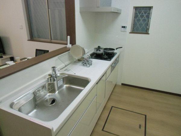 Kitchen. Face-to-face kitchen where you can enjoy a conversation