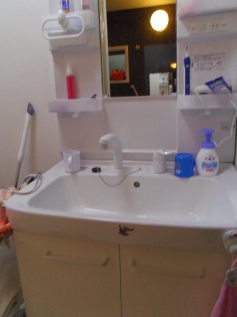 Bathroom. Indoor (11 May 2013) Shooting