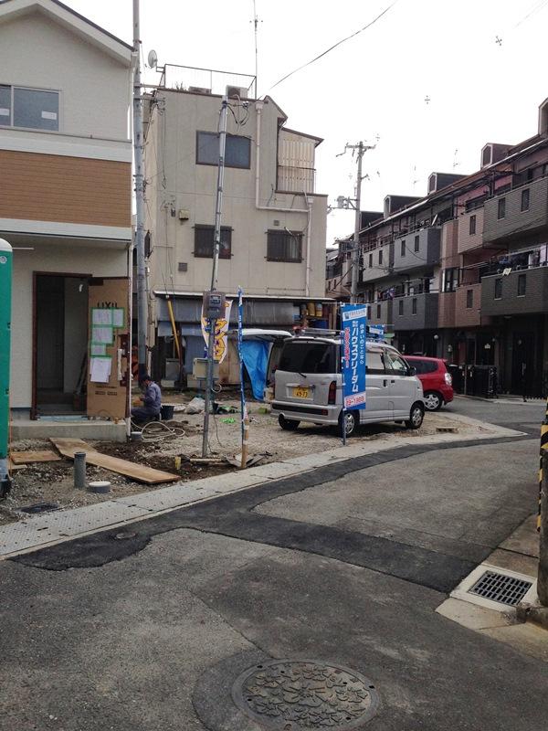 Local photos, including front road. Loose also front road