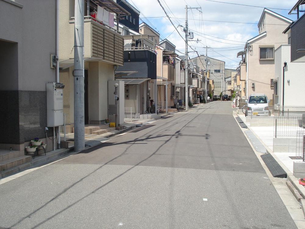 Local photos, including front road. Road is also widely clean streets.
