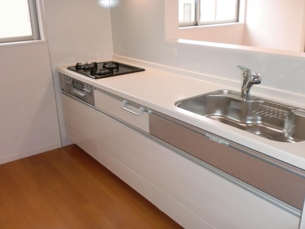 Same specifications photo (kitchen). (Same specifications photo)