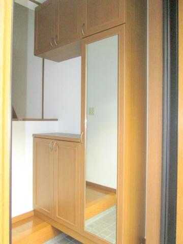 Entrance. Large shoe box