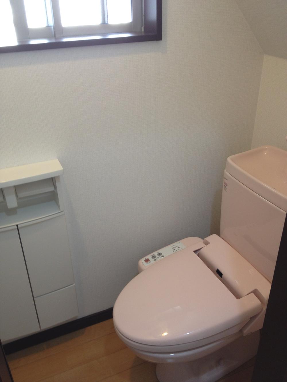 Toilet. Indoor (09 May 2013) Shooting