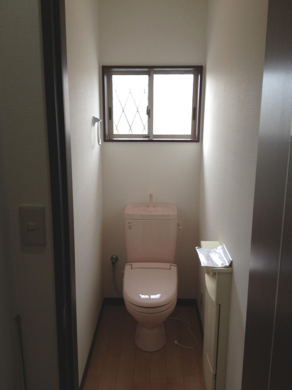 Toilet. Indoor (09 May 2013) Shooting