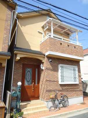 Local appearance photo. The building is the appearance. Shooting from the southeast side. 