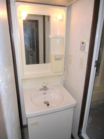 Wash basin, toilet. It is the washstand