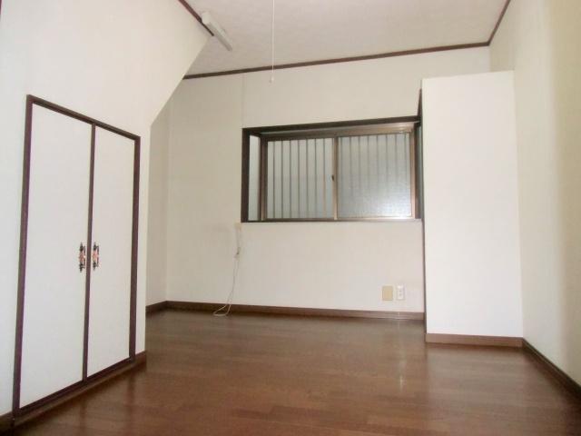 Non-living room. 6.5 Pledge of Western-style