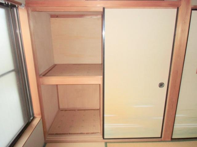 Receipt. Is a Japanese-style room of storage