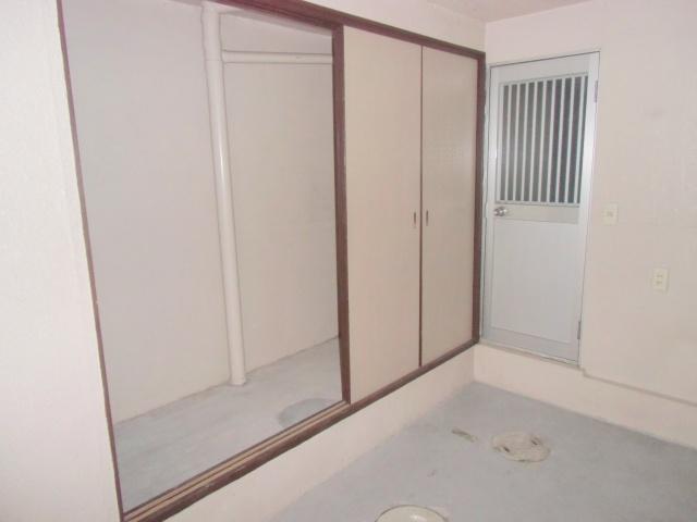 Other. 1F is a storage garage