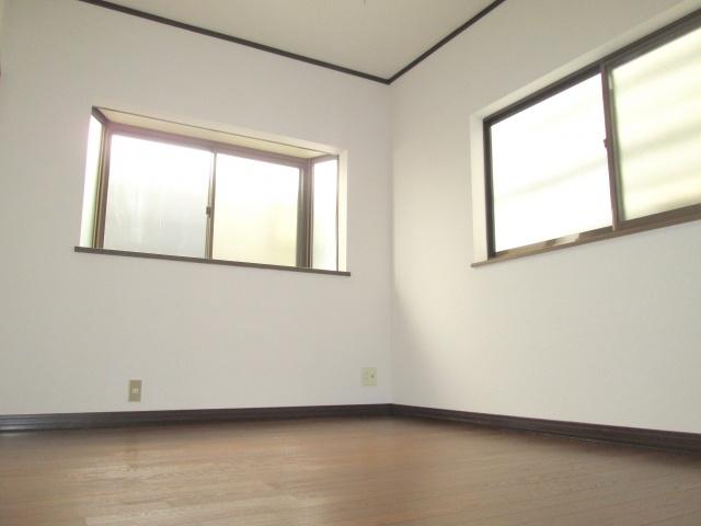 Non-living room. It is good in all rooms 6 Pledge