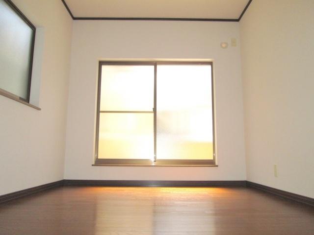 Non-living room. Per day is good on the south-facing