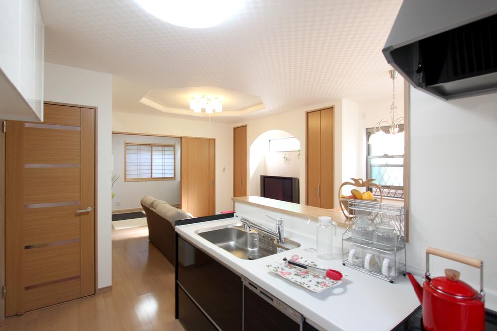 Kitchen.  ◆ Kitchen counter Conversation with your family is lively, Open-minded counter kitchen