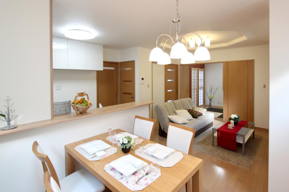 Other introspection.  ◆ Living-dining Residential that can cherish family of communication, yet unique and stylish