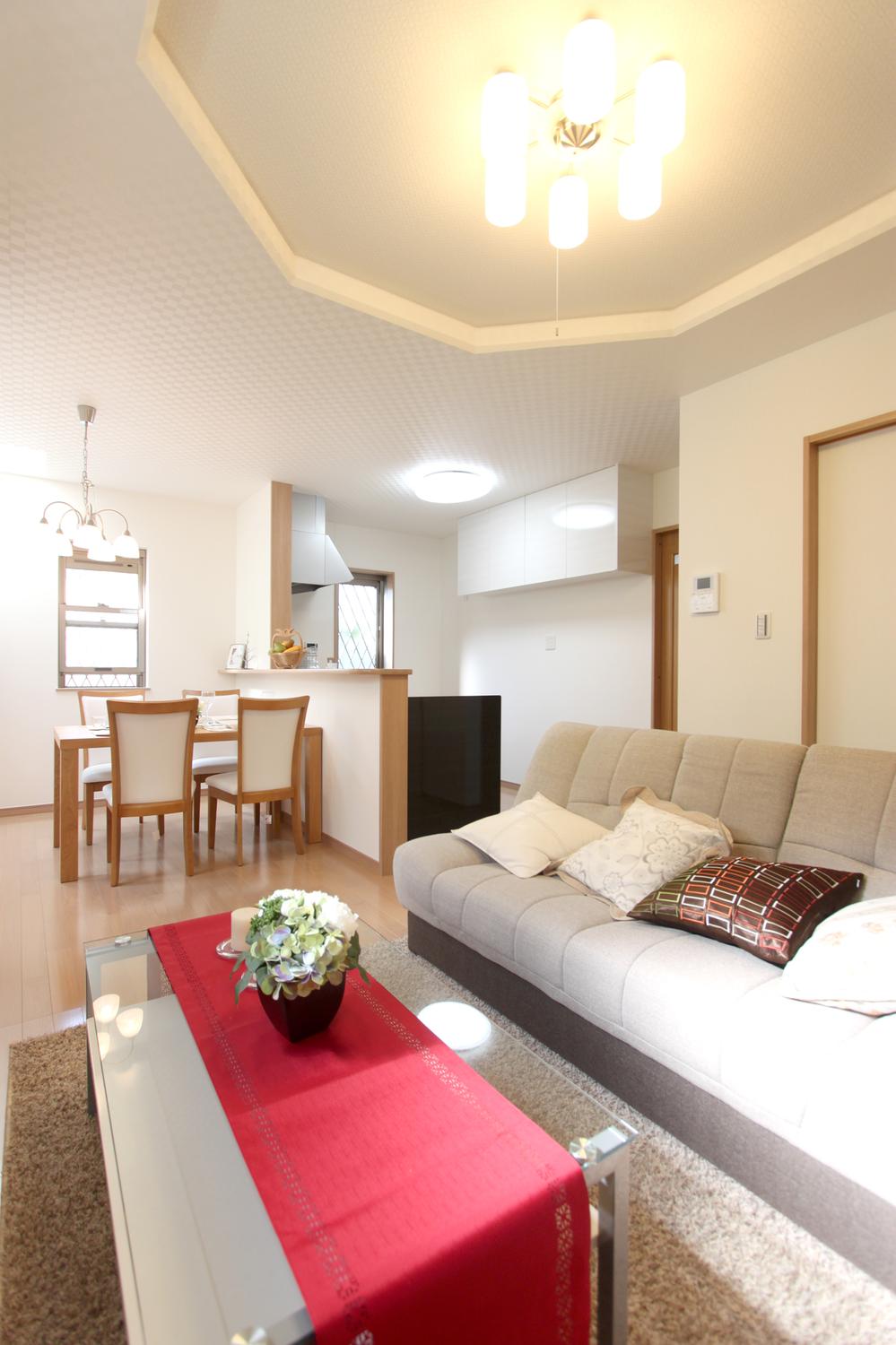 Living.  ◆ Living space