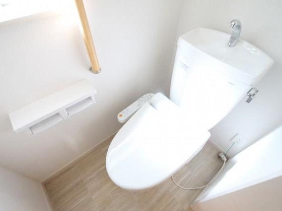 Toilet. So as not to overlap with toilet in the morning of the busy time zone, Yes installed on the first floor and the second floor.  [Other construction site]