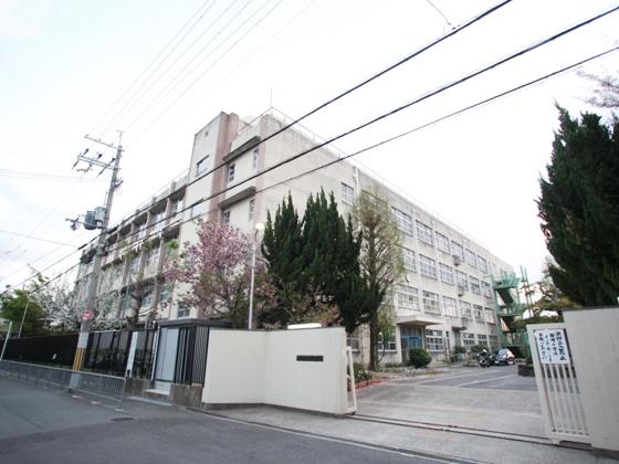 Junior high school. Higashi Osaka Municipal Wakae until junior high school 56m