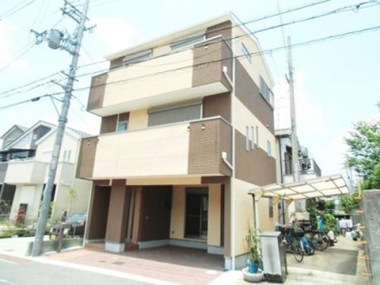 Local appearance photo. Parking space two were maintained.  [Local Photos]