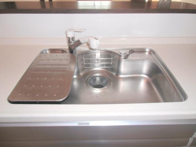 Kitchen. Is the work Ease large kitchen