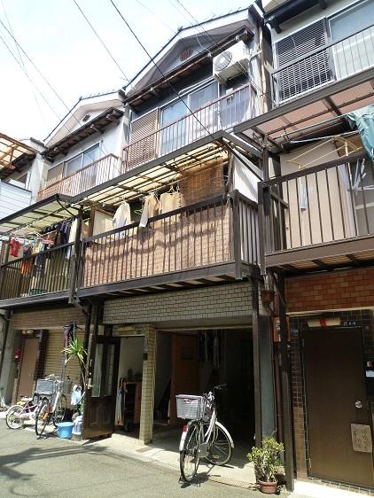 Local photos, including front road. Local (August 2012) shooting