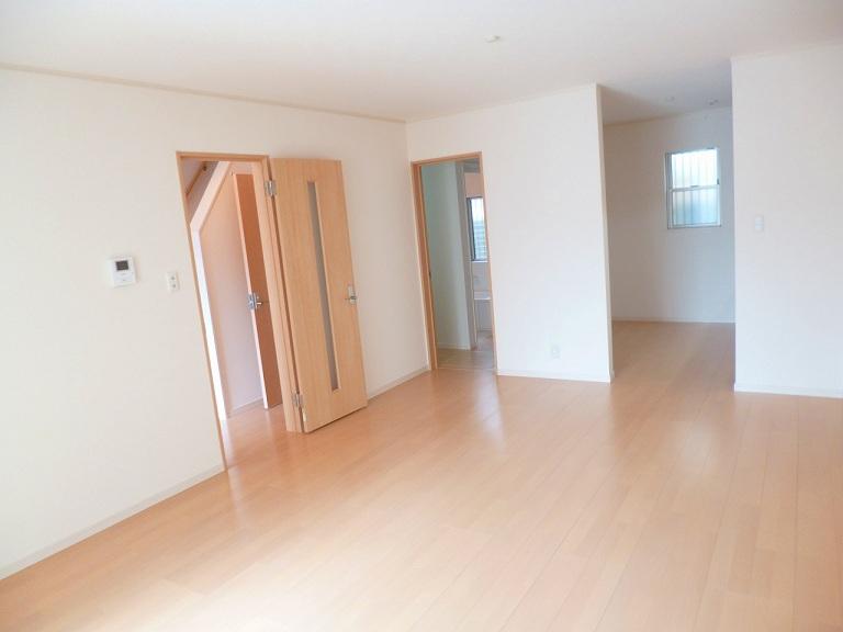 Same specifications photos (living). Ties to the outside, Utsurikawa Wari of the season and finished with a comfortable living to be felt.