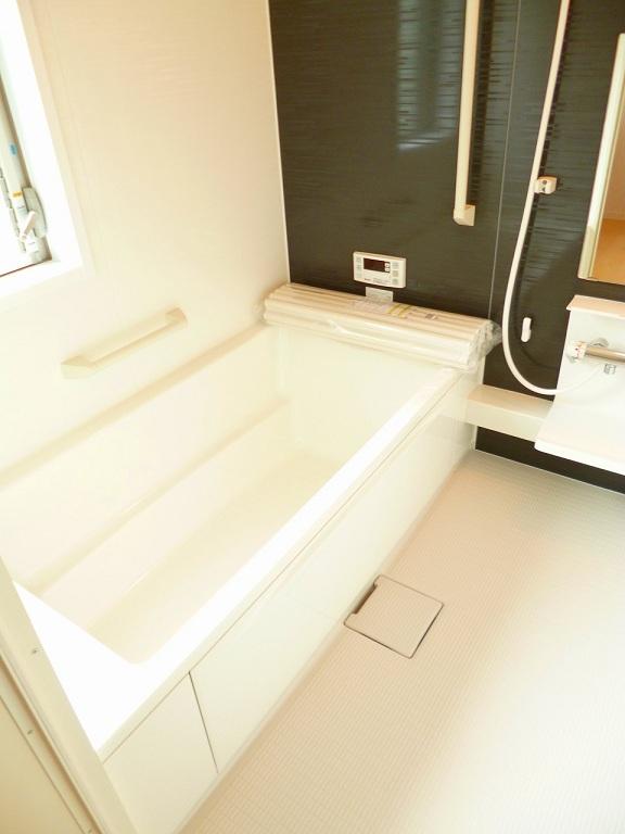 Same specifications photo (bathroom). "Spacious want to spend the bus time." "I want to refresh heal the fatigue of the day", etc., The whole family of the healing space!