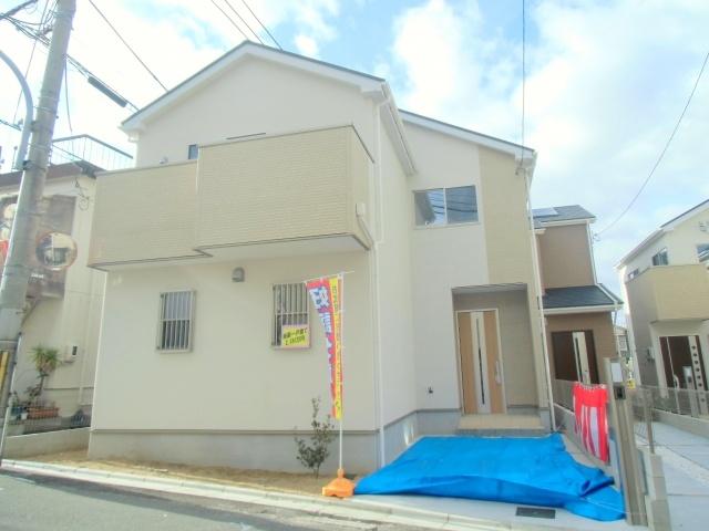 Local appearance photo. 2013 November to imposing complete! 3LDK ~ 4LDK all 4 compartment!