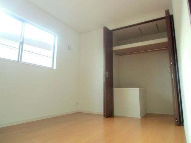 Non-living room. All rooms 6 Pledge or more of the room