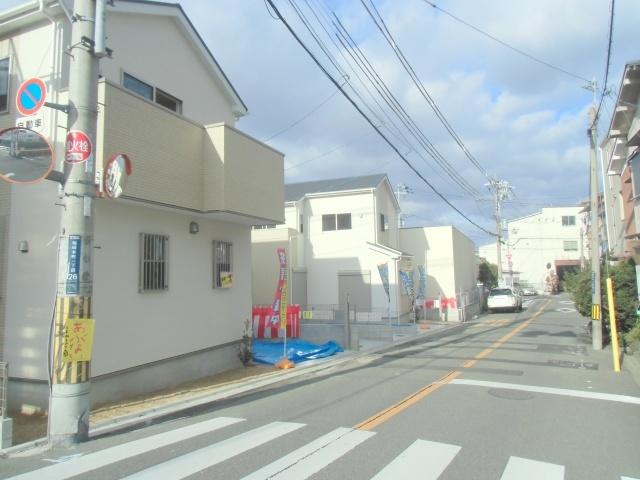 Local photos, including front road. Front road