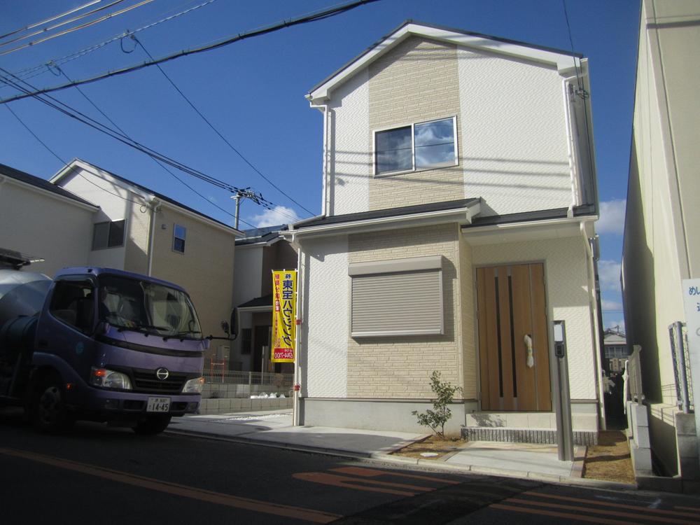 Local appearance photo. Outer wall is hydrophilic coat remove the dirt in the rain. Always clean and beautiful form