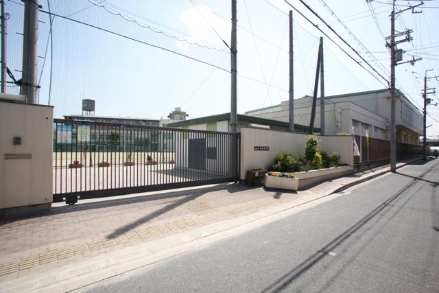 Junior high school. Higashi-Osaka 244m to stand Garden Junior High School