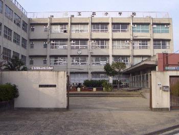 Primary school. Higashi Osaka Municipal sacred Shinto tree branch until the elementary school 797m