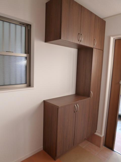 Entrance. Clean at any time with the front door storage!