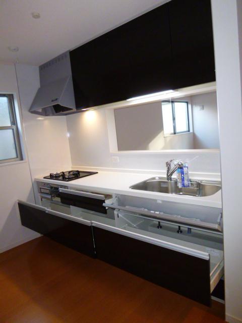 Kitchen. Pat kitchen storage ・ Large capacity