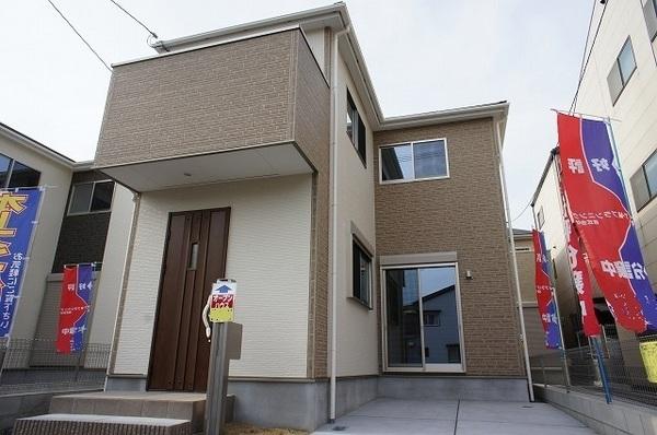 Same specifications photos (appearance). Housing with economic solar power