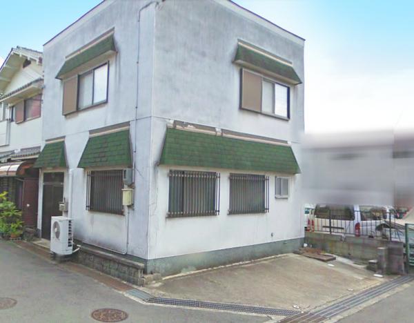 Local appearance photo. Quality goods of the status quo