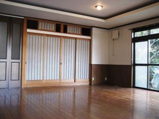 Non-living room. The first floor of the living room adjacent Western-style 20 quires