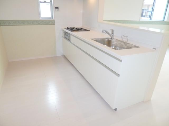 Kitchen. refrigerator ・ Cupboard also put in the room