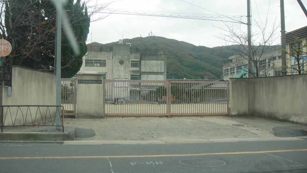 Primary school. Higashi-Osaka Tatsuana building 衙小 582m to school